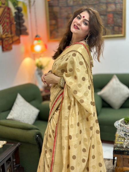 Naveena Kapoor In Banarsi Cotton Silk Designer Saree. Available In 6 Colours.