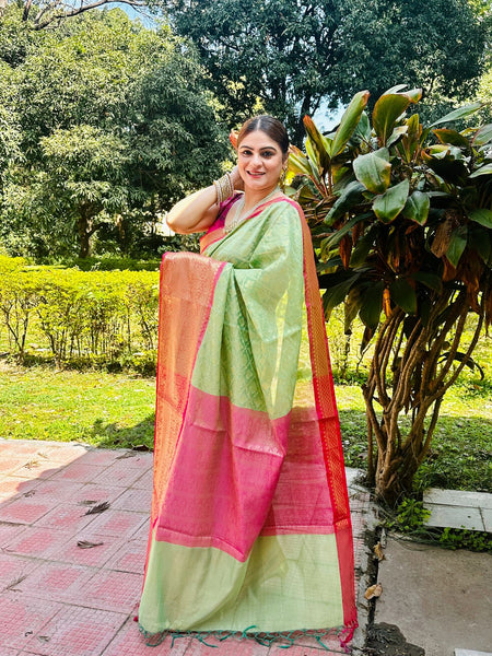 Naveena Kapoor In Banarsi Georgette Silk Sari. Available In 2 Colours