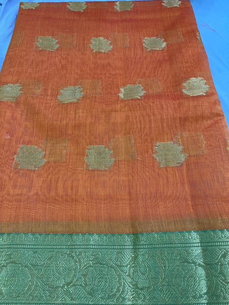 Designer Linen Saree With Zari Pallu. Available in 5 colours.