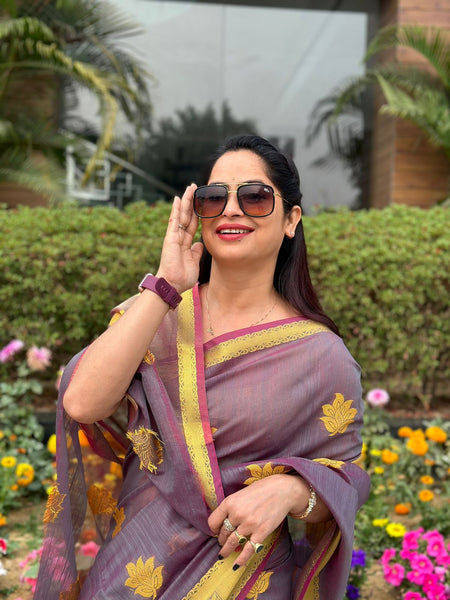Reena Dwivedi In Designer Linen Saree With Zari Pallu